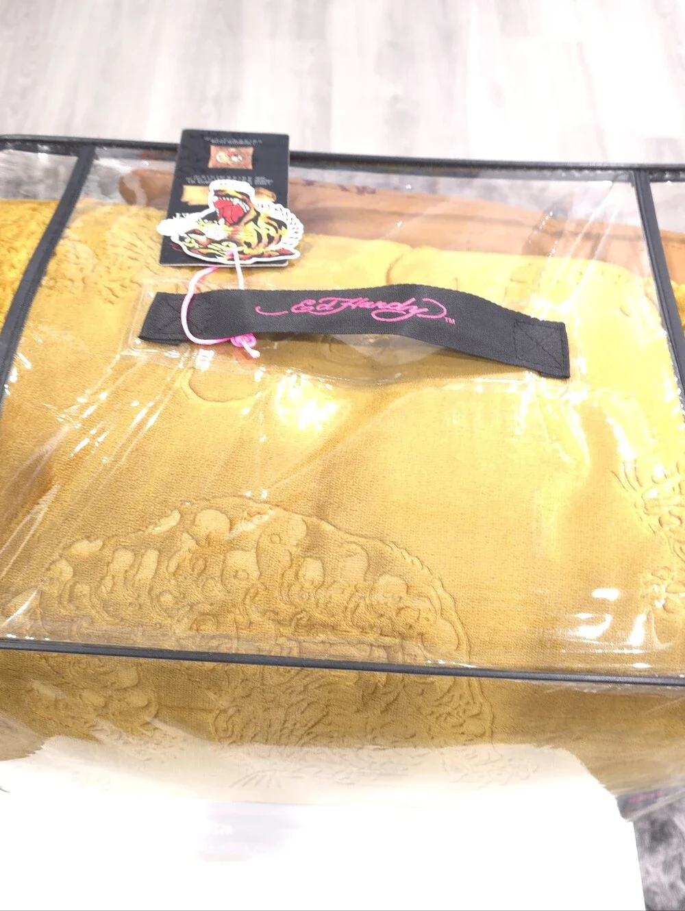 Ed Hardy QUEEN 4-Piece Full/Queen Gold Embossed Luxurious Plush Comforter Set